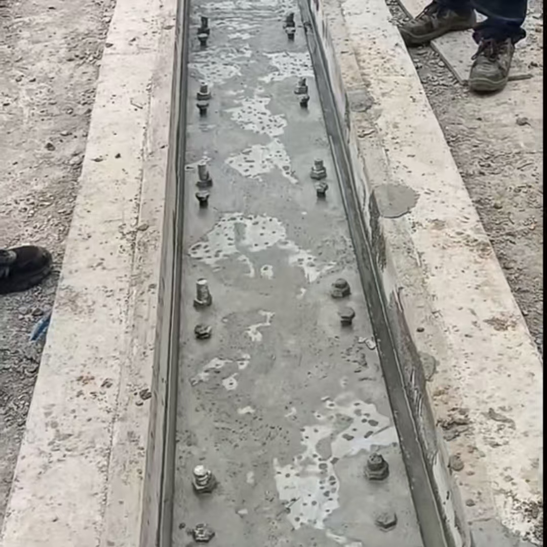 秀峰港口码头起重机龙门吊重型机械设备稳固用早强快凝轨道胶泥